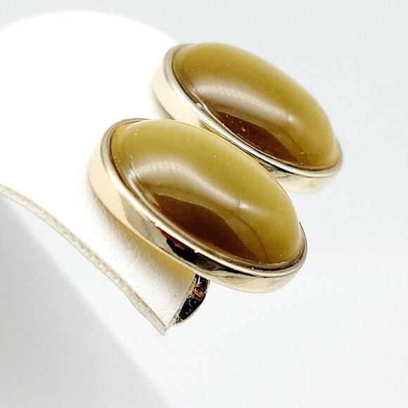 Monet Brown Cat's Eye Clip On Earrings Oval Gold Tone 3/4" Classy Everyday Wear - Picture 3 of 5